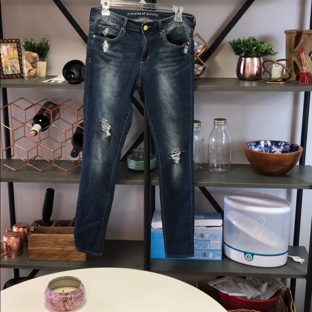 Articles of Society distressed jeans size 28